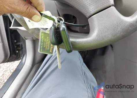 2005 Toyota Corolla Le z USA, uszkodzony, nr VIN 2T1BR30E95C388712